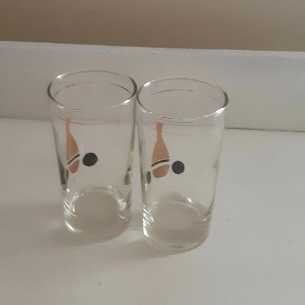 Set of Vintage Bowling Glasses clear and gold 5.5 tall